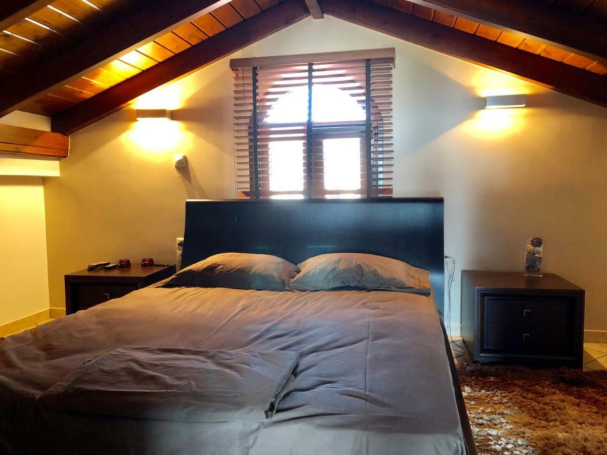 The Loft Apartment Chios Town Bagian luar foto