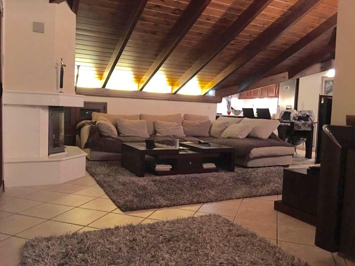 The Loft Apartment Chios Town Bagian luar foto